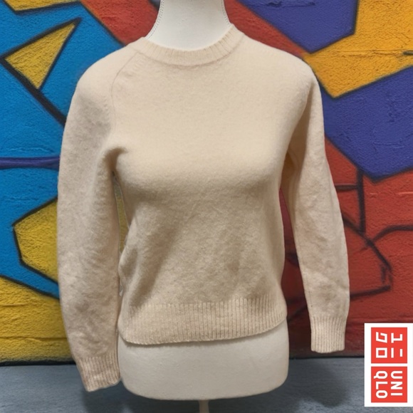 Uniqlo Wool Women's Soft Cream Crew Neck Sweater - Picture 2 of 9